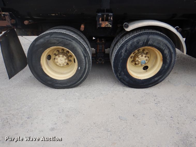 image for item DH5289 1995 White GMC WG hydrovac truck