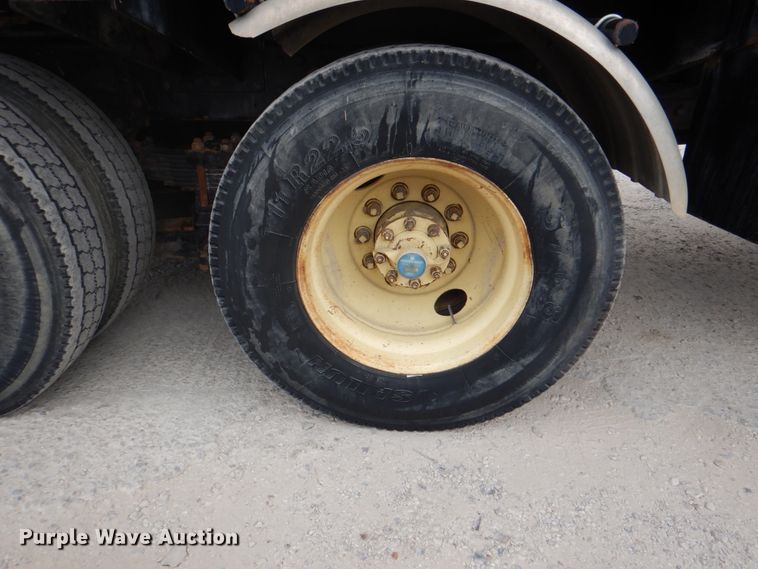 image for item DH5289 1995 White GMC WG hydrovac truck