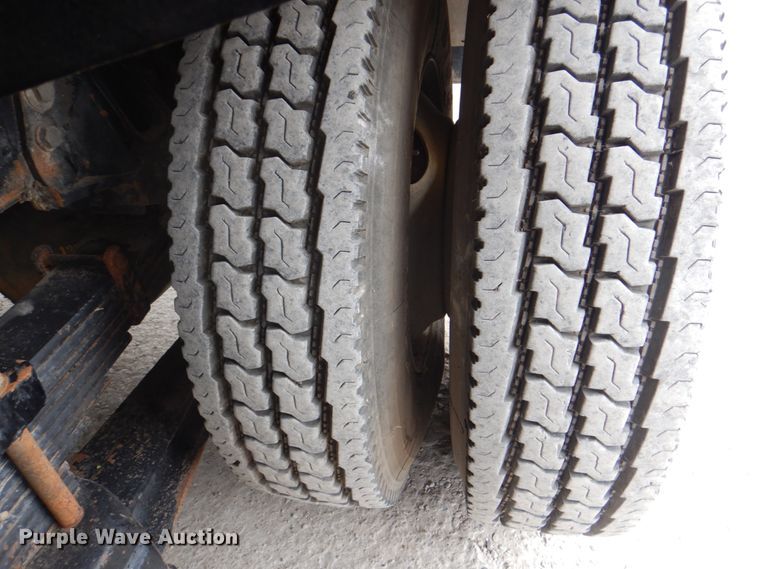 image for item DH5289 1995 White GMC WG hydrovac truck