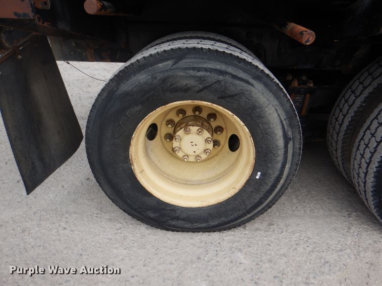 image for item DH5289 1995 White GMC WG hydrovac truck