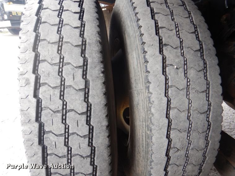 image for item DH5289 1995 White GMC WG hydrovac truck