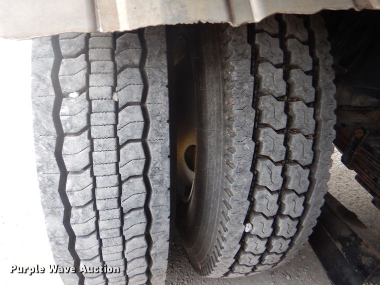 image for item DH5289 1995 White GMC WG hydrovac truck