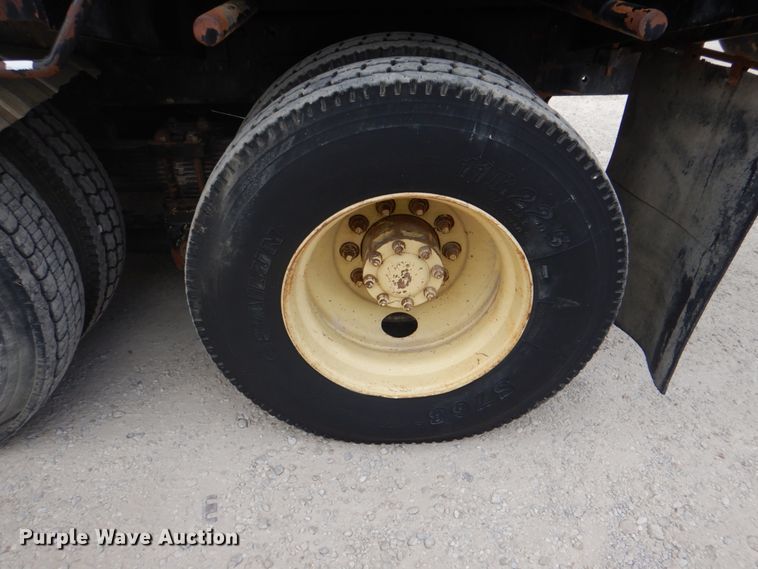 image for item DH5289 1995 White GMC WG hydrovac truck