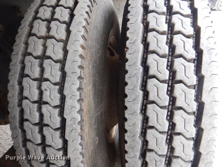 image for item DH5289 1995 White GMC WG hydrovac truck