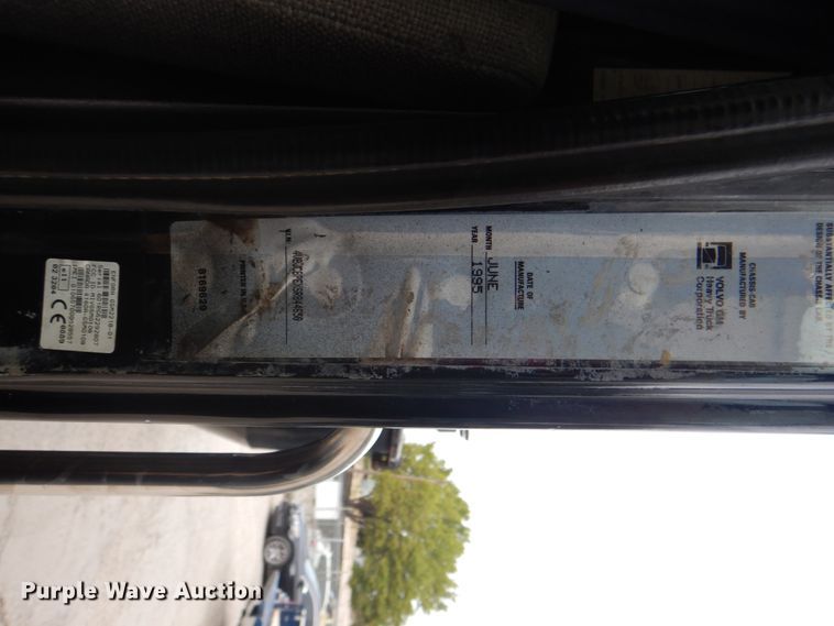 image for item DH5289 1995 White GMC WG hydrovac truck