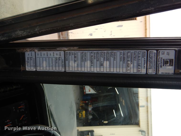 image for item DH5289 1995 White GMC WG hydrovac truck