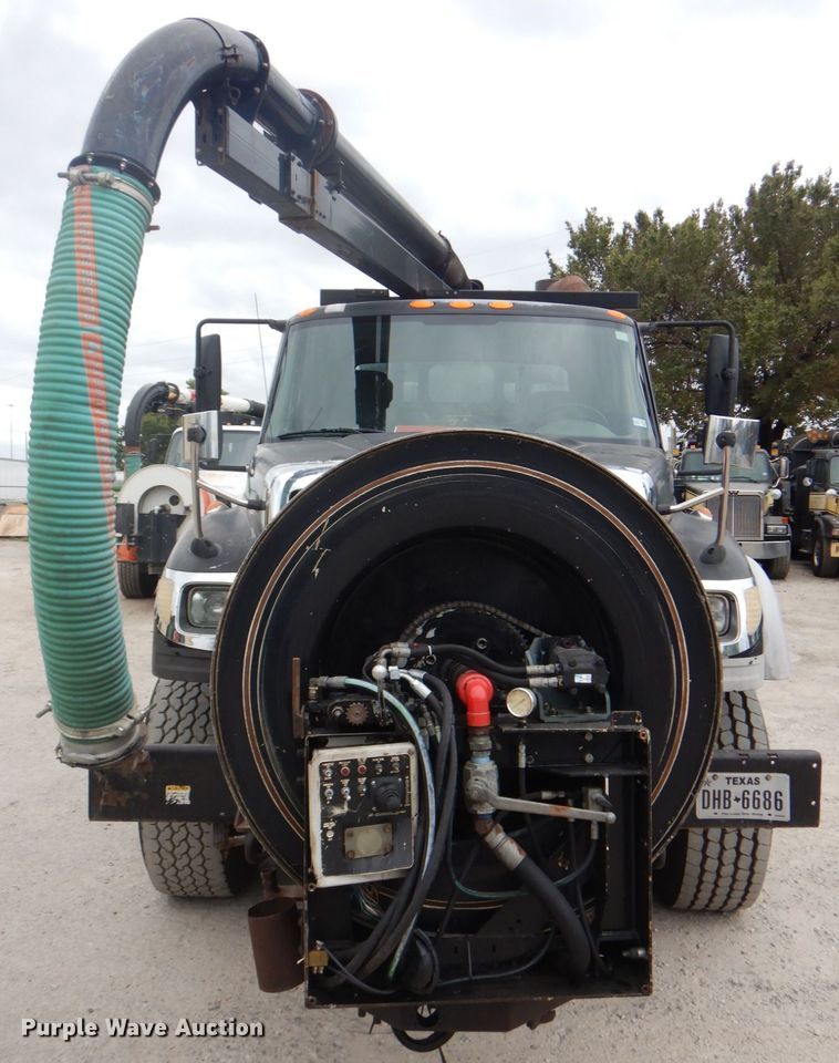 image for item DH5290 2006 International 7600 hydrovac truck