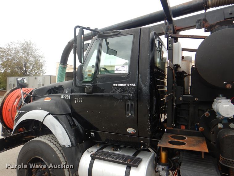 image for item DH5290 2006 International 7600 hydrovac truck