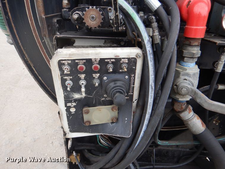 image for item DH5290 2006 International 7600 hydrovac truck