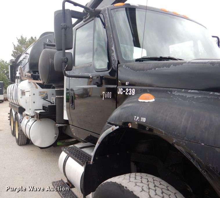image for item DH5290 2006 International 7600 hydrovac truck