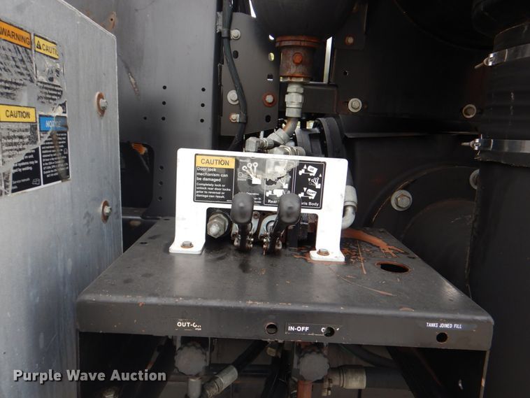 image for item DH5290 2006 International 7600 hydrovac truck