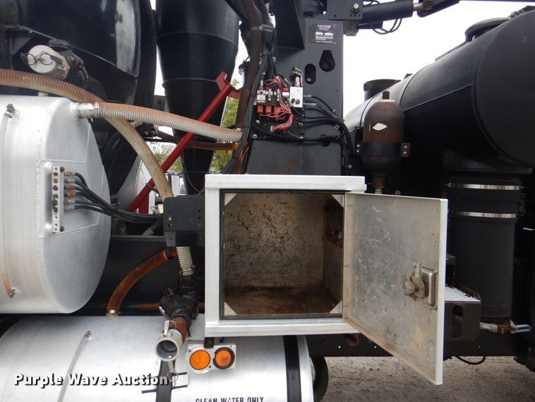 image for item DH5290 2006 International 7600 hydrovac truck