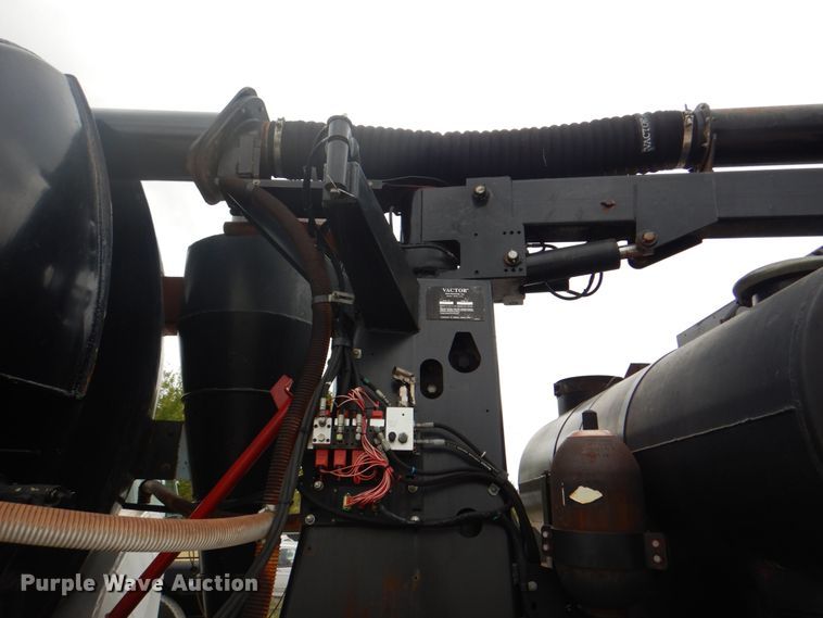 image for item DH5290 2006 International 7600 hydrovac truck