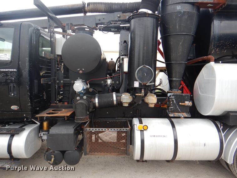 image for item DH5290 2006 International 7600 hydrovac truck