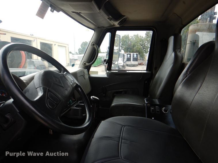 image for item DH5291 2008 International 7600 hydro excavation truck