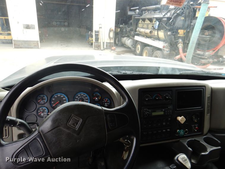 image for item DH5291 2008 International 7600 hydro excavation truck