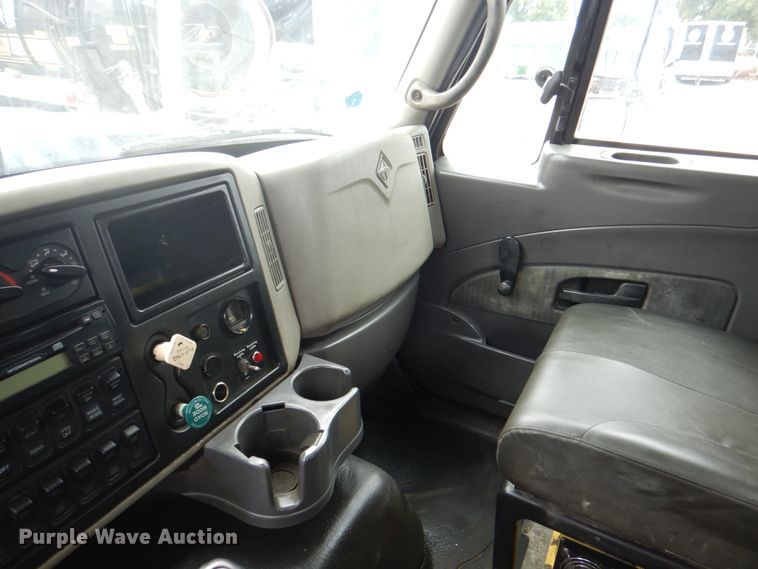 image for item DH5291 2008 International 7600 hydro excavation truck