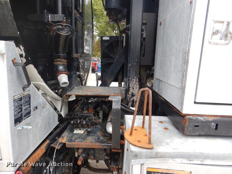 image for item DH5291 2008 International 7600 hydro excavation truck