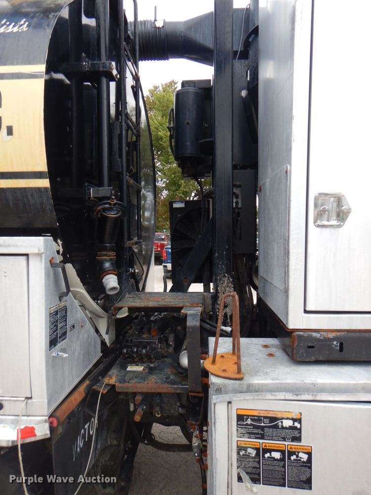 image for item DH5291 2008 International 7600 hydro excavation truck