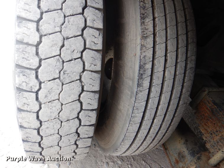 image for item DH5291 2008 International 7600 hydro excavation truck