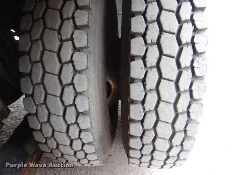 image for item DH5291 2008 International 7600 hydro excavation truck