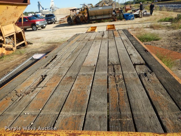 image for item DH6172 1978 Trail King 1200-2400 equipment trailer