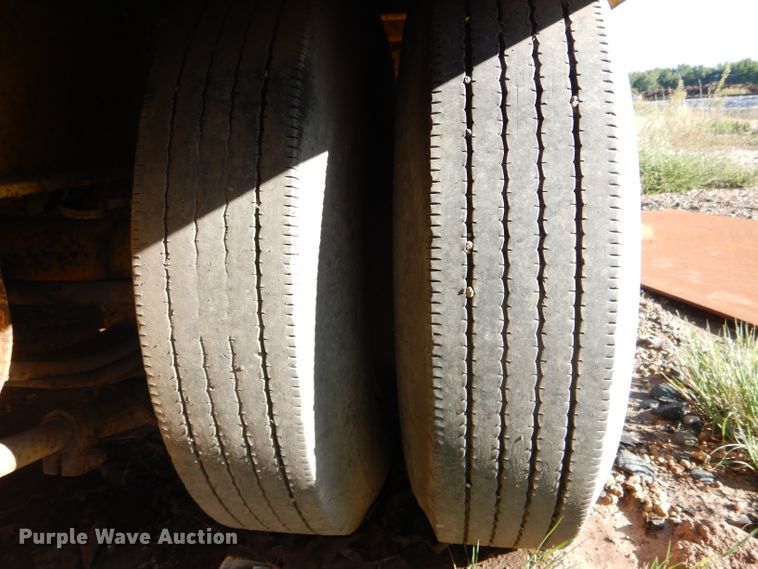 image for item DH6172 1978 Trail King 1200-2400 equipment trailer