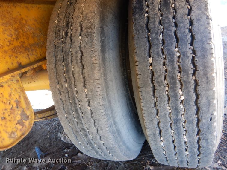 image for item DH6172 1978 Trail King 1200-2400 equipment trailer