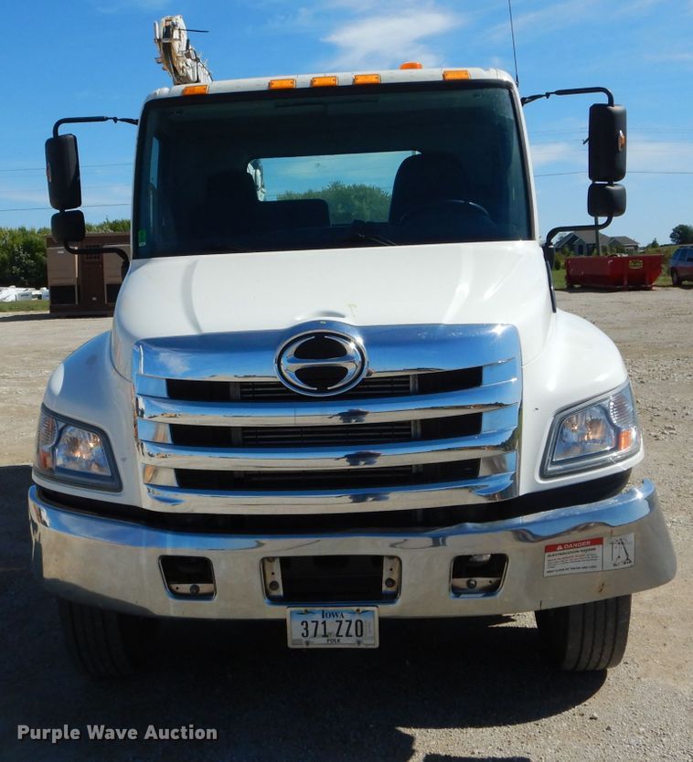 image for item DH6173 2013 Hino 268 service truck with crane