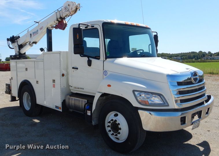 image for item DH6173 2013 Hino 268 service truck with crane