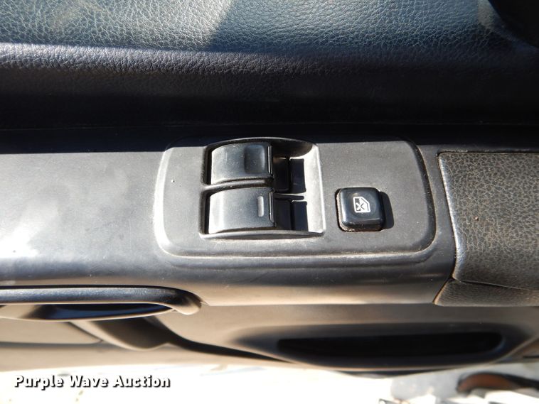 image for item DH6173 2013 Hino 268 service truck with crane