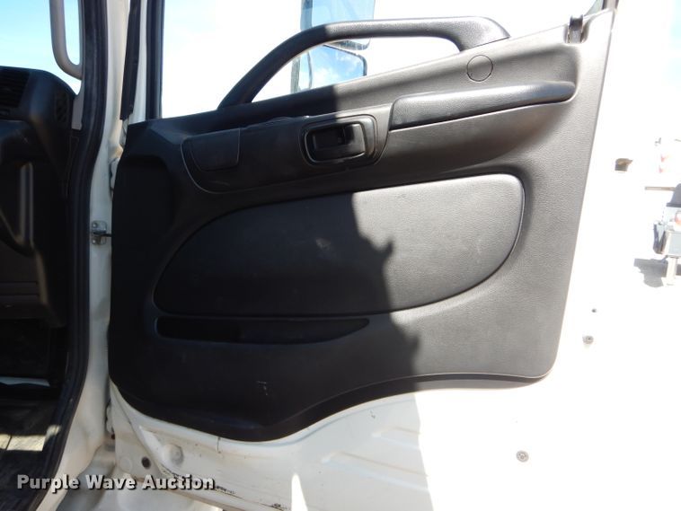 image for item DH6173 2013 Hino 268 service truck with crane