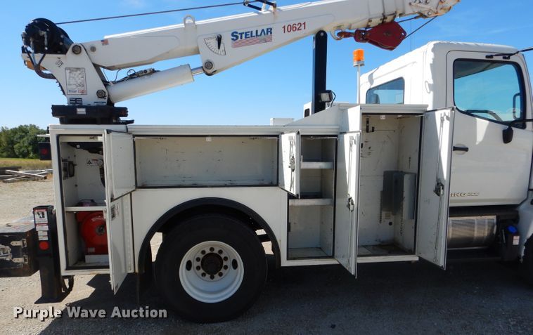 image for item DH6173 2013 Hino 268 service truck with crane