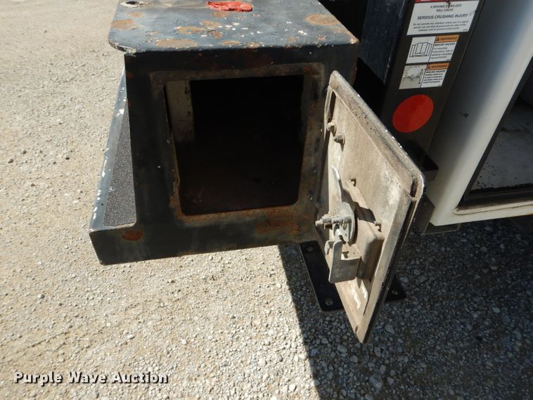 image for item DH6173 2013 Hino 268 service truck with crane