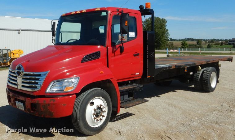image for item DH6174 2006 Hino 268 flatbed truck