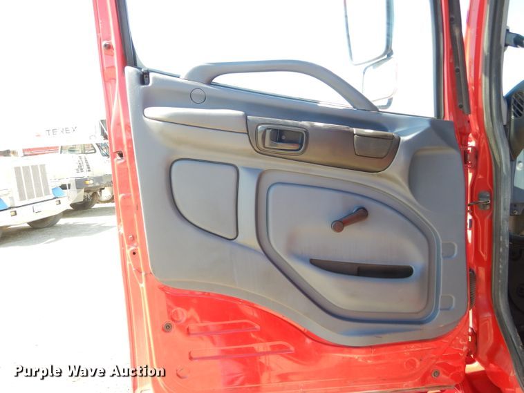 image for item DH6174 2006 Hino 268 flatbed truck