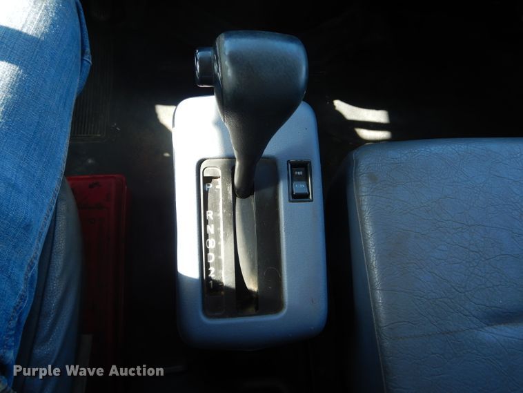 image for item DH6174 2006 Hino 268 flatbed truck