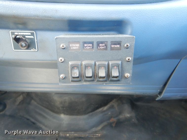 image for item DH6174 2006 Hino 268 flatbed truck