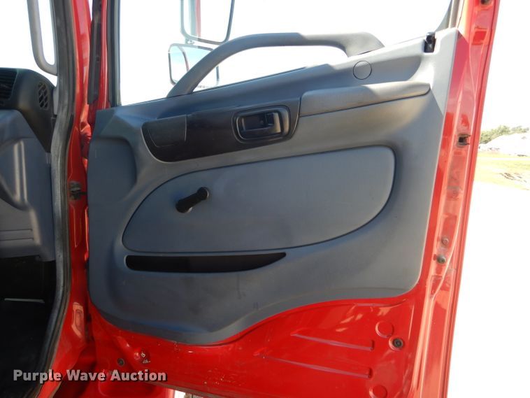 image for item DH6174 2006 Hino 268 flatbed truck