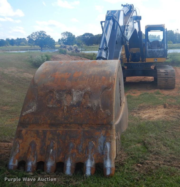 image for item DI2325 2007 John Deere 350D LC excavator