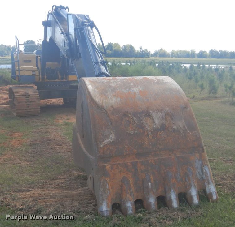 image for item DI2325 2007 John Deere 350D LC excavator