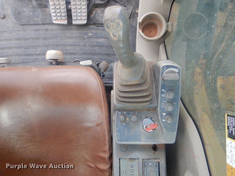 image for item DI2325 2007 John Deere 350D LC excavator