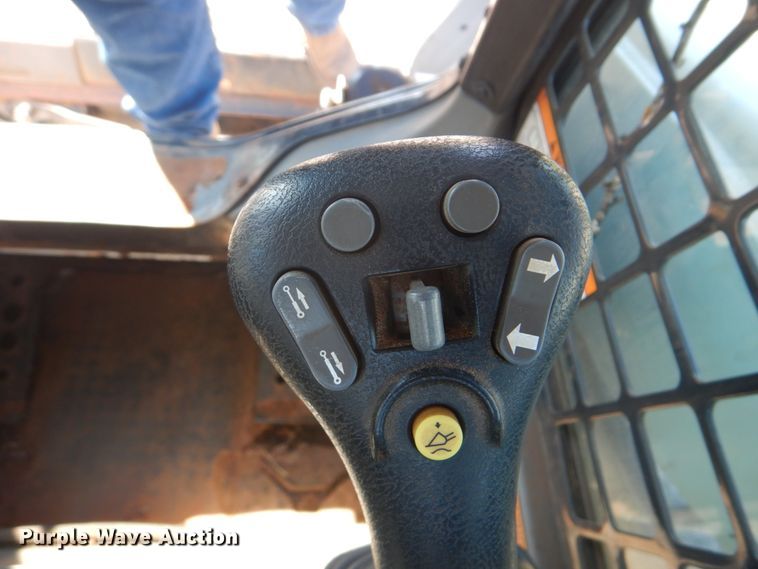 image for item DI2348 2015 Bobcat T870 skid steer