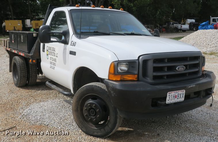 image for item EA9391 2001 Ford F450 Super Duty flatbed truck