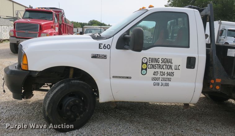 image for item EA9391 2001 Ford F450 Super Duty flatbed truck