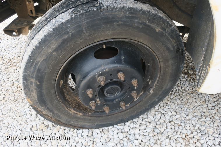 image for item EA9391 2001 Ford F450 Super Duty flatbed truck