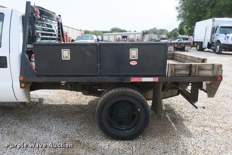 image for item EA9391 2001 Ford F450 Super Duty flatbed truck