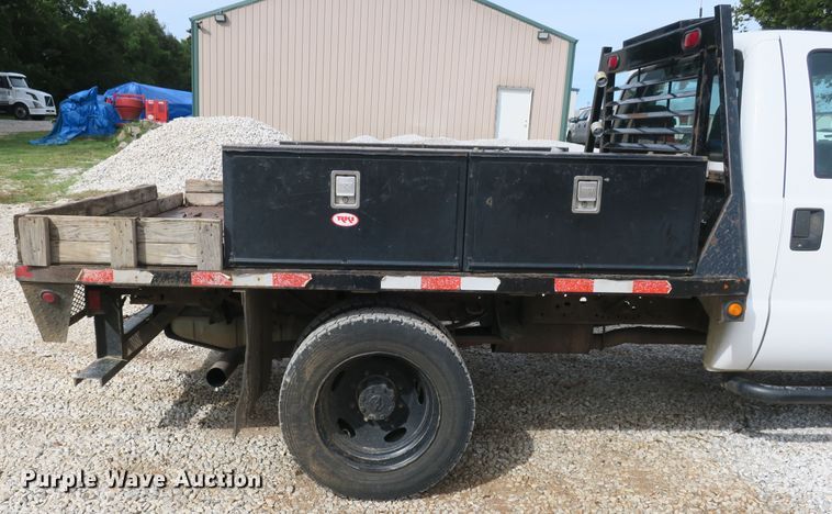 image for item EA9391 2001 Ford F450 Super Duty flatbed truck