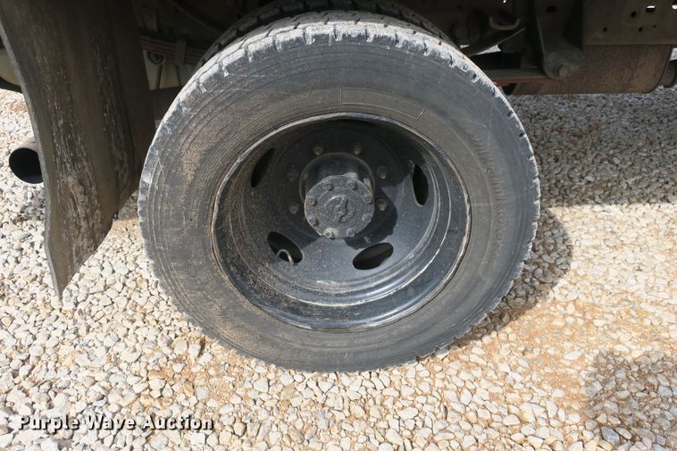 image for item EA9391 2001 Ford F450 Super Duty flatbed truck