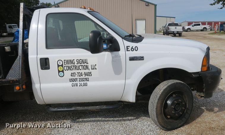 image for item EA9391 2001 Ford F450 Super Duty flatbed truck